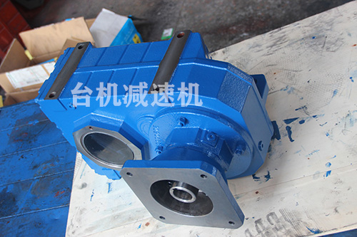 橡塑設(shè)備F系列平行軸斜齒輪減速機
